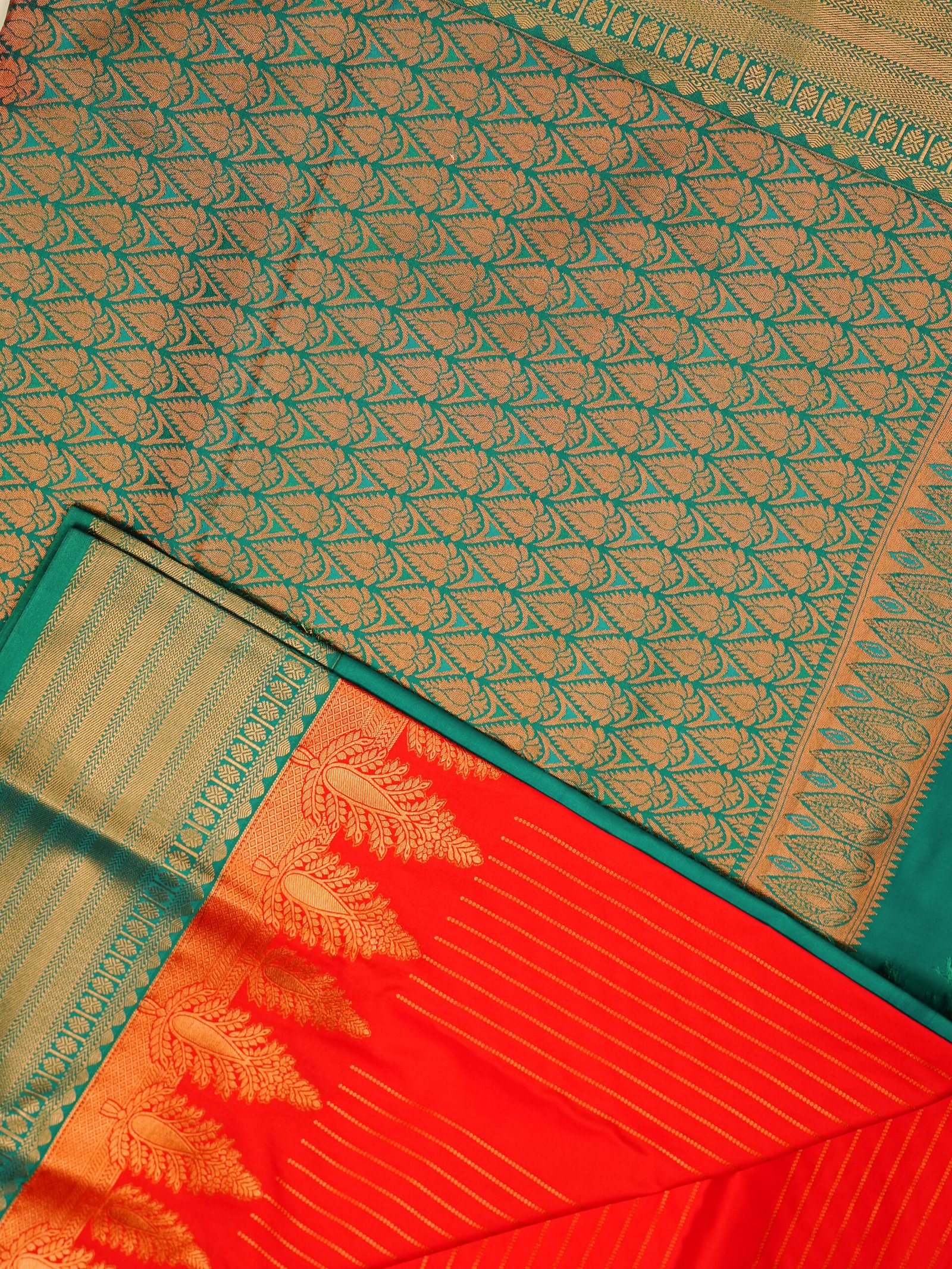 Red & Emerald Green Pure Kanchipuram Saree - Image 2