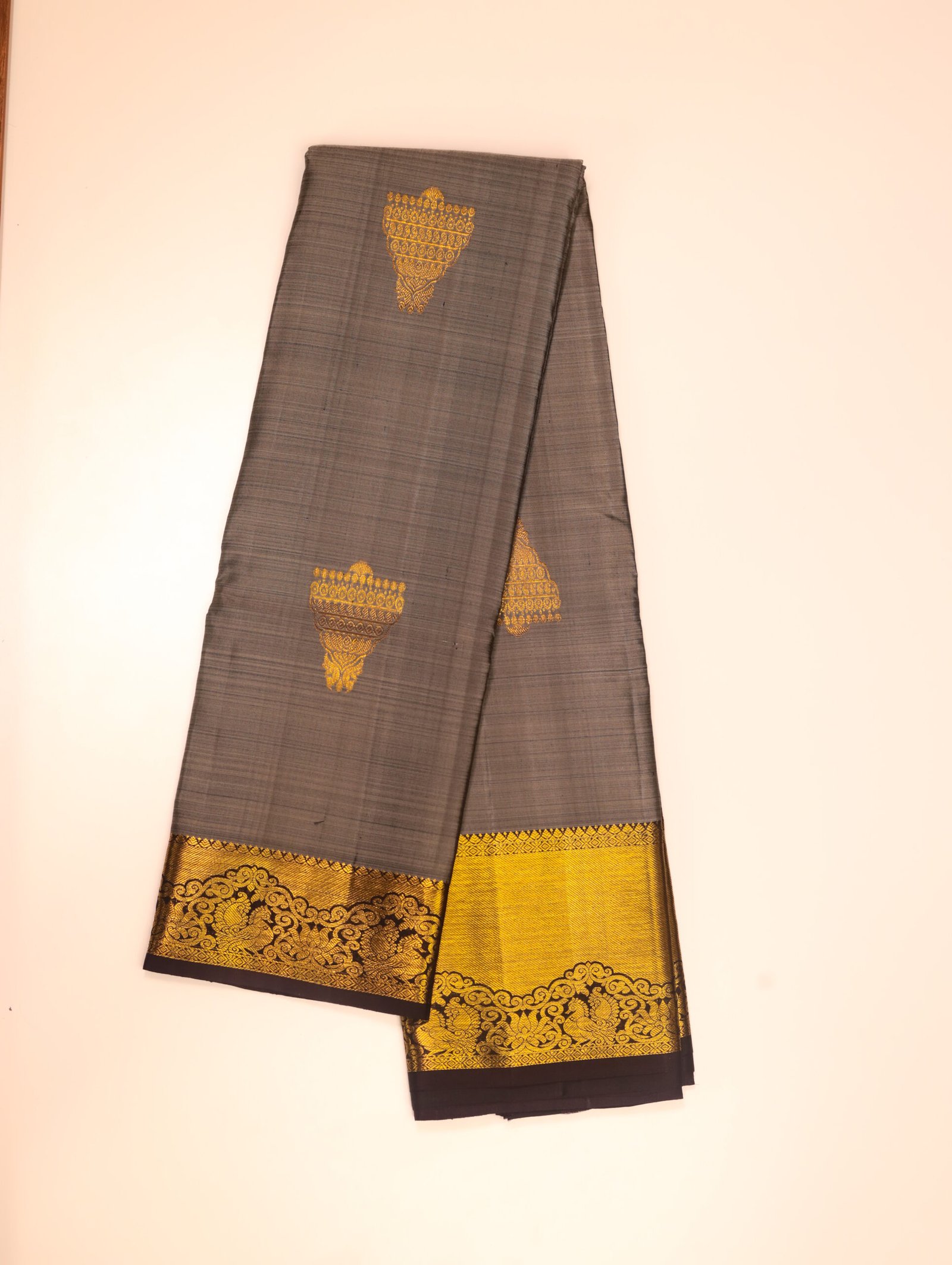 Silver Grey Pure Kanchipuram Saree - Image 3
