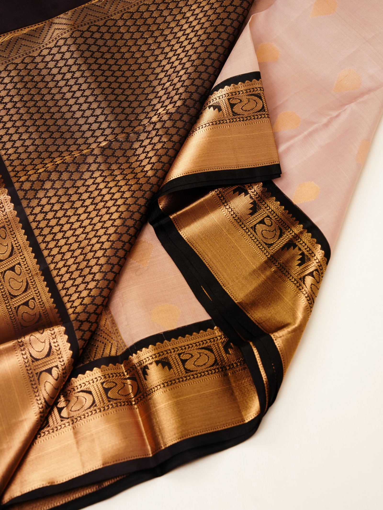 Peach Pink Pure Kanchipuram Silk Saree - Image 3