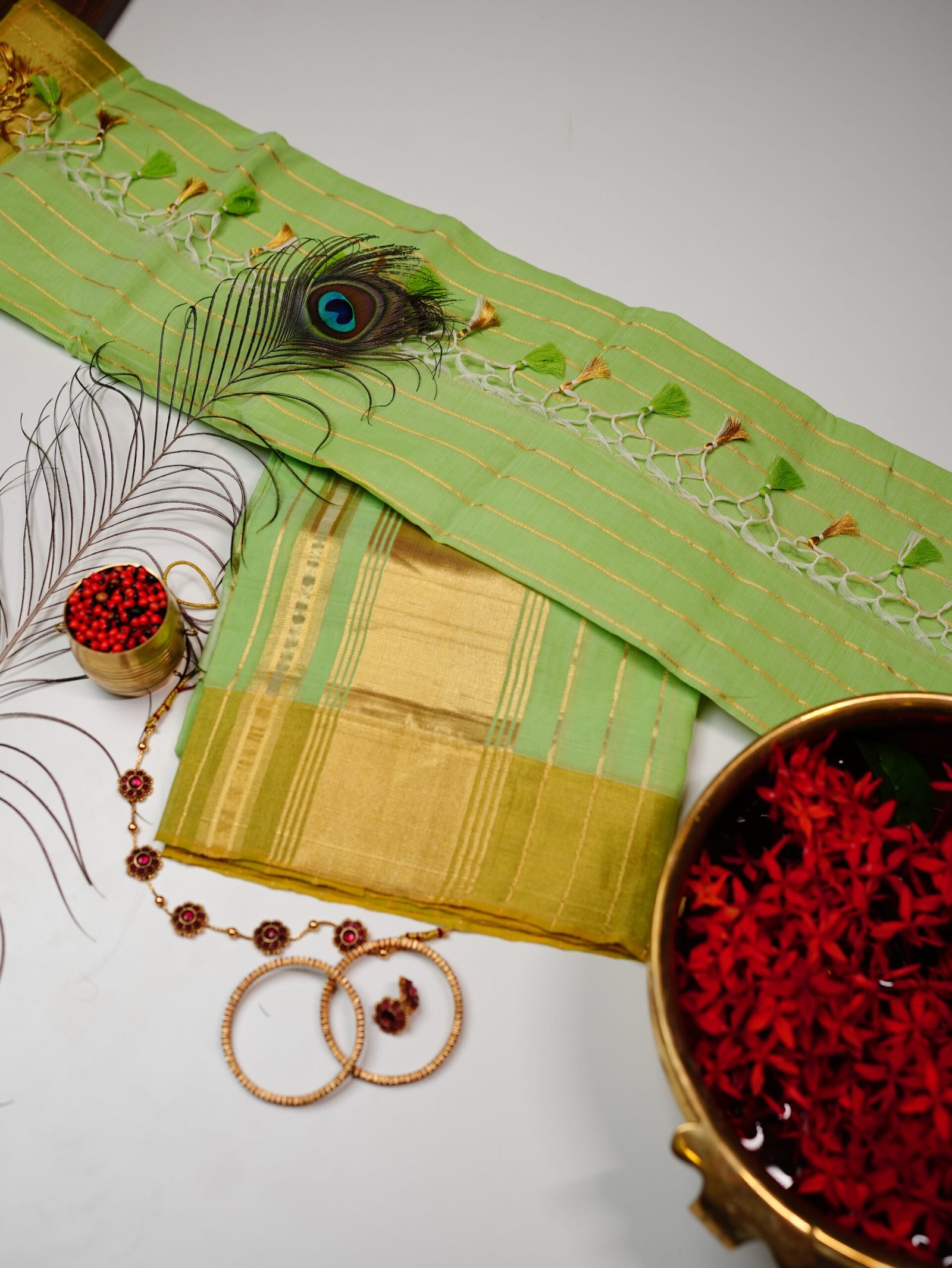Parrot Green Golden Border Pure Handloom Set Mundu - Image 4