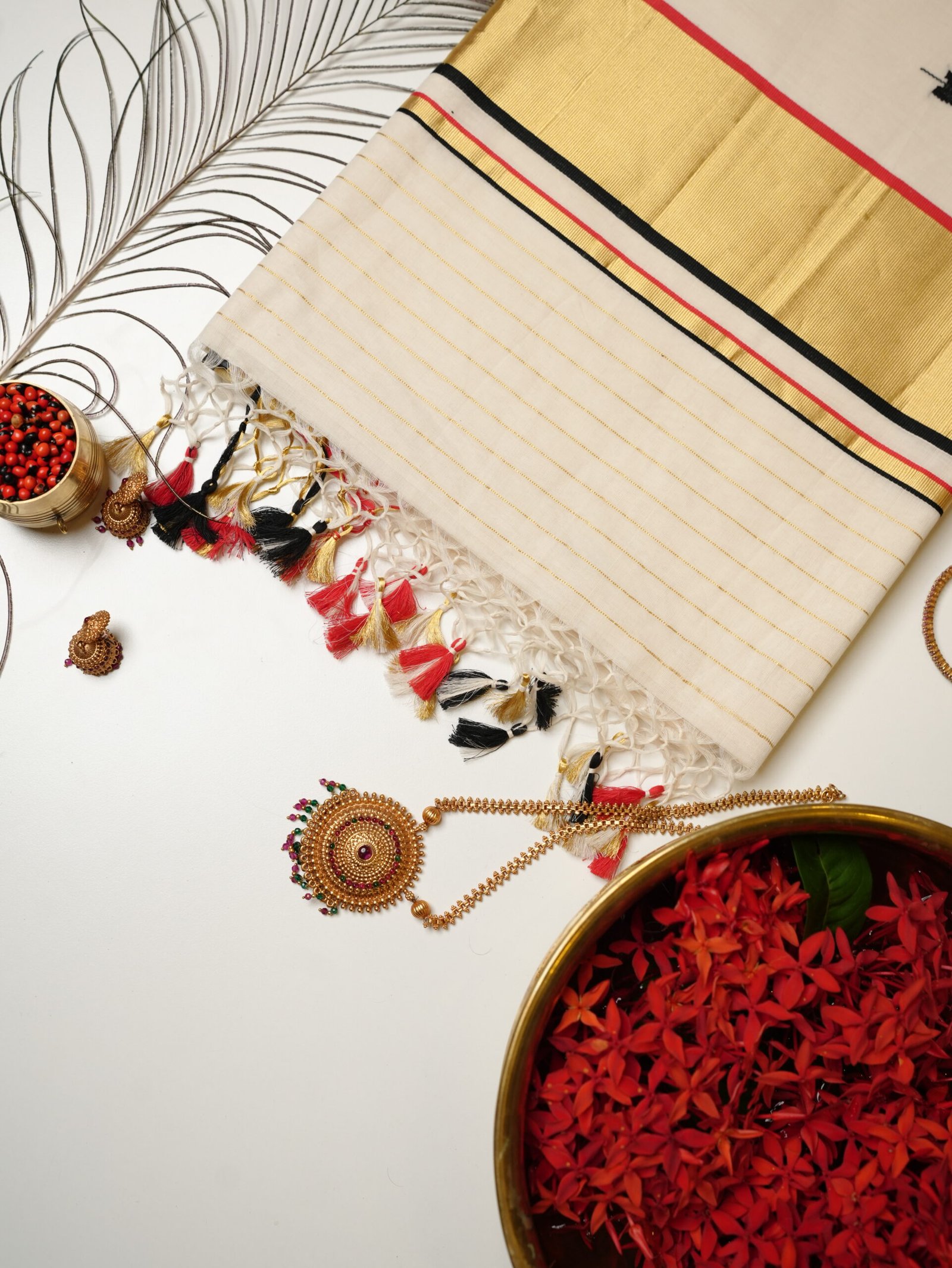 Golden Kasavu Pure Handloom Set Saree - Image 3