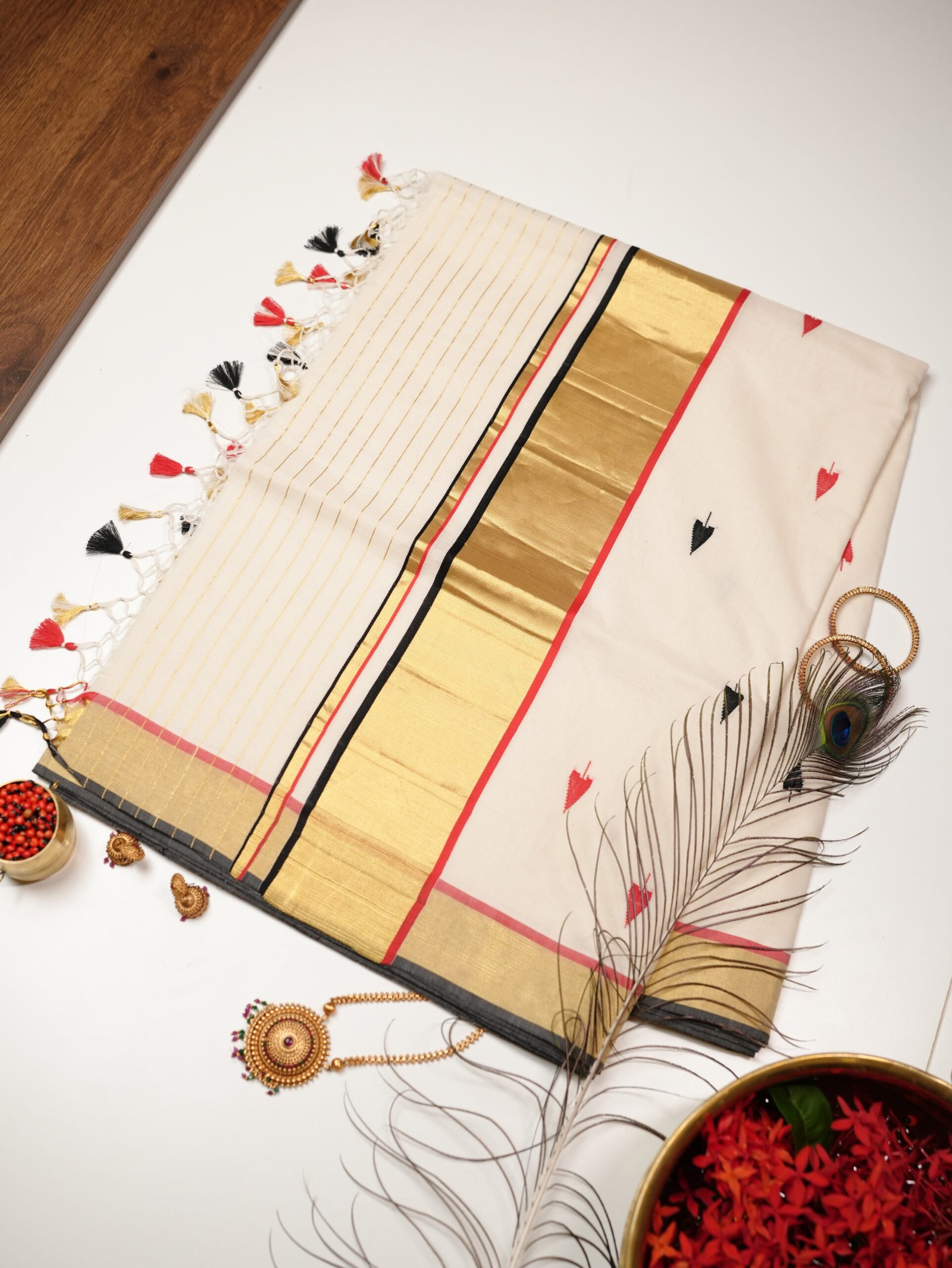 Golden Kasavu Pure Handloom Set Saree - Image 4