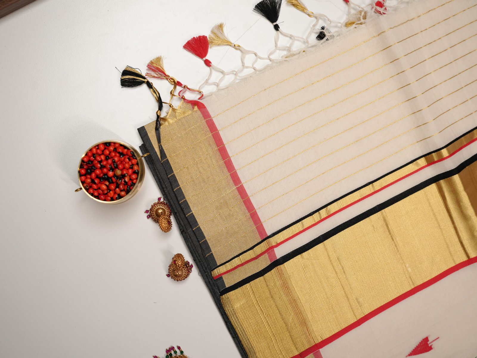 Golden Kasavu Pure Handloom Set Saree - Image 5
