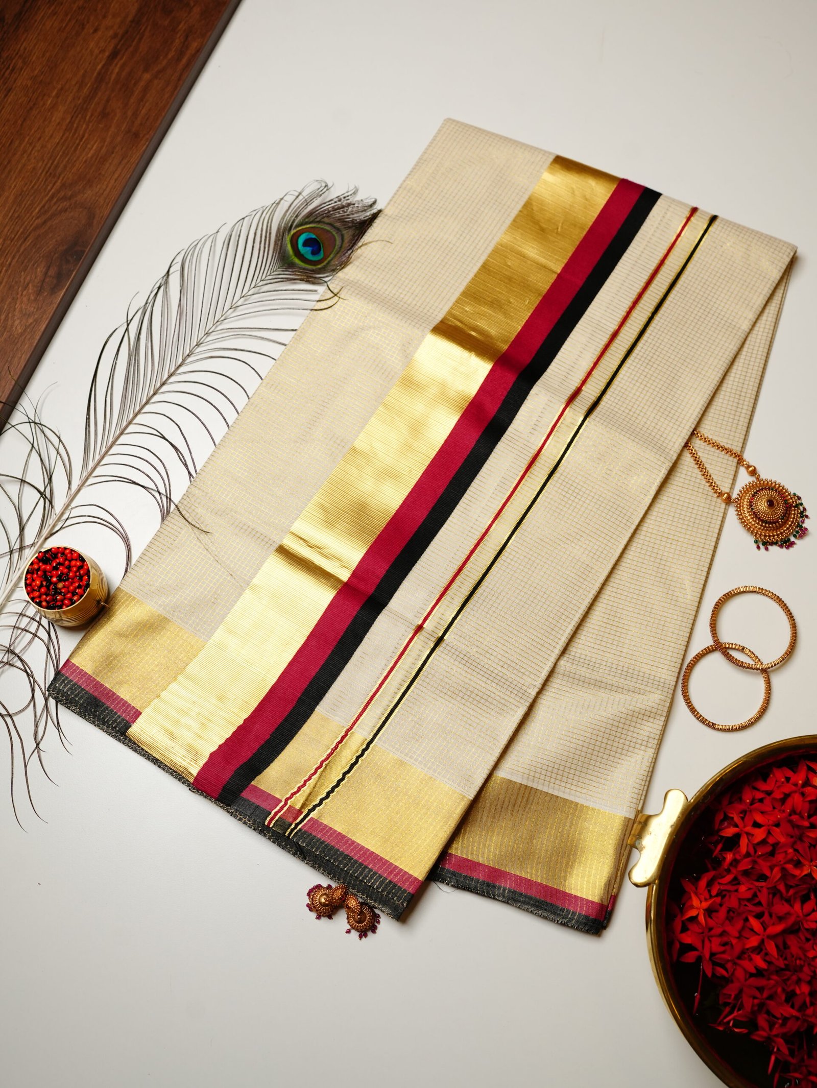 Magenta & Black Golden Kasavu Pure Handloom Set Saree - Image 4