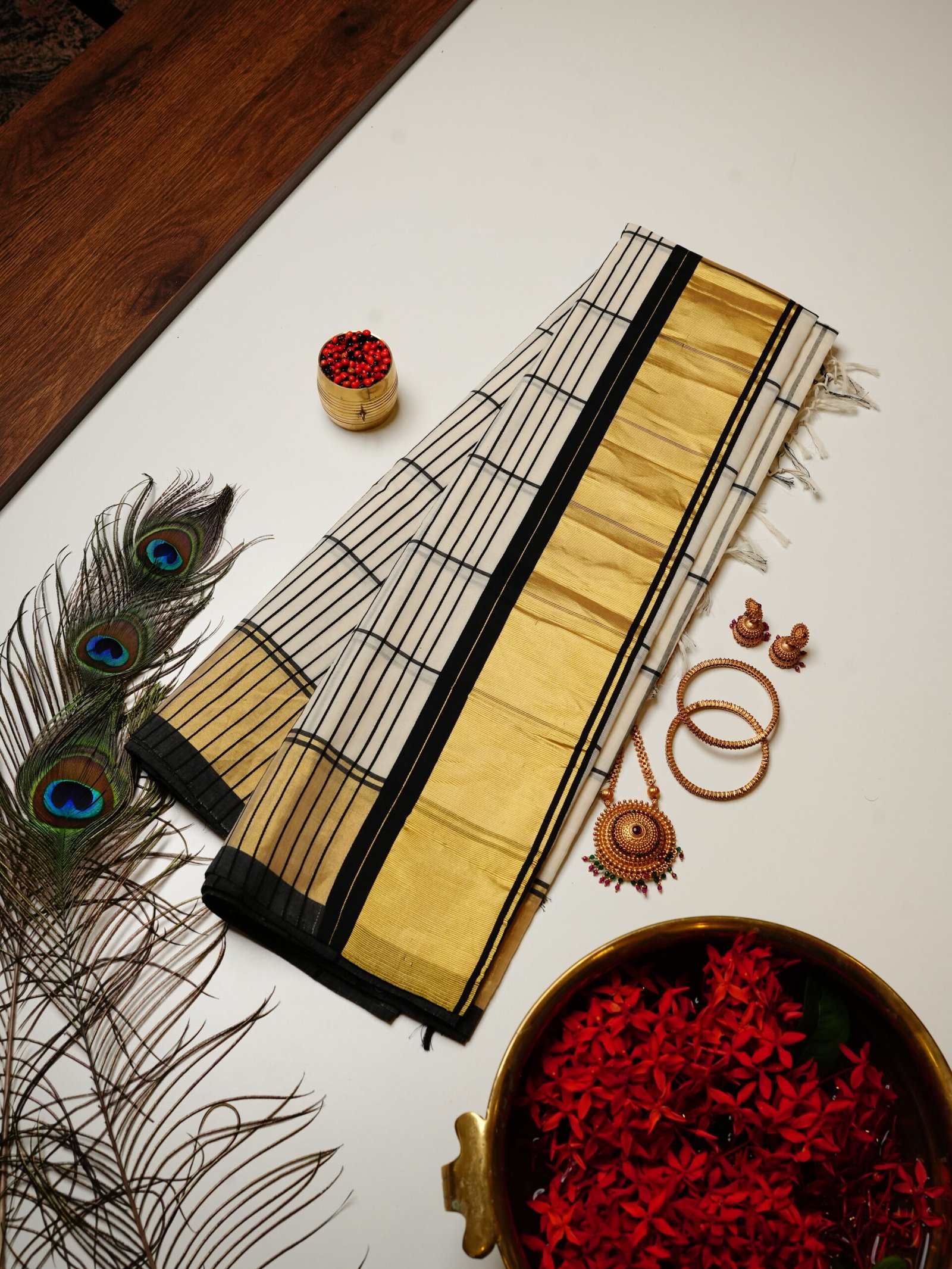 Black Checks Pure Handloom Set Saree - Image 4