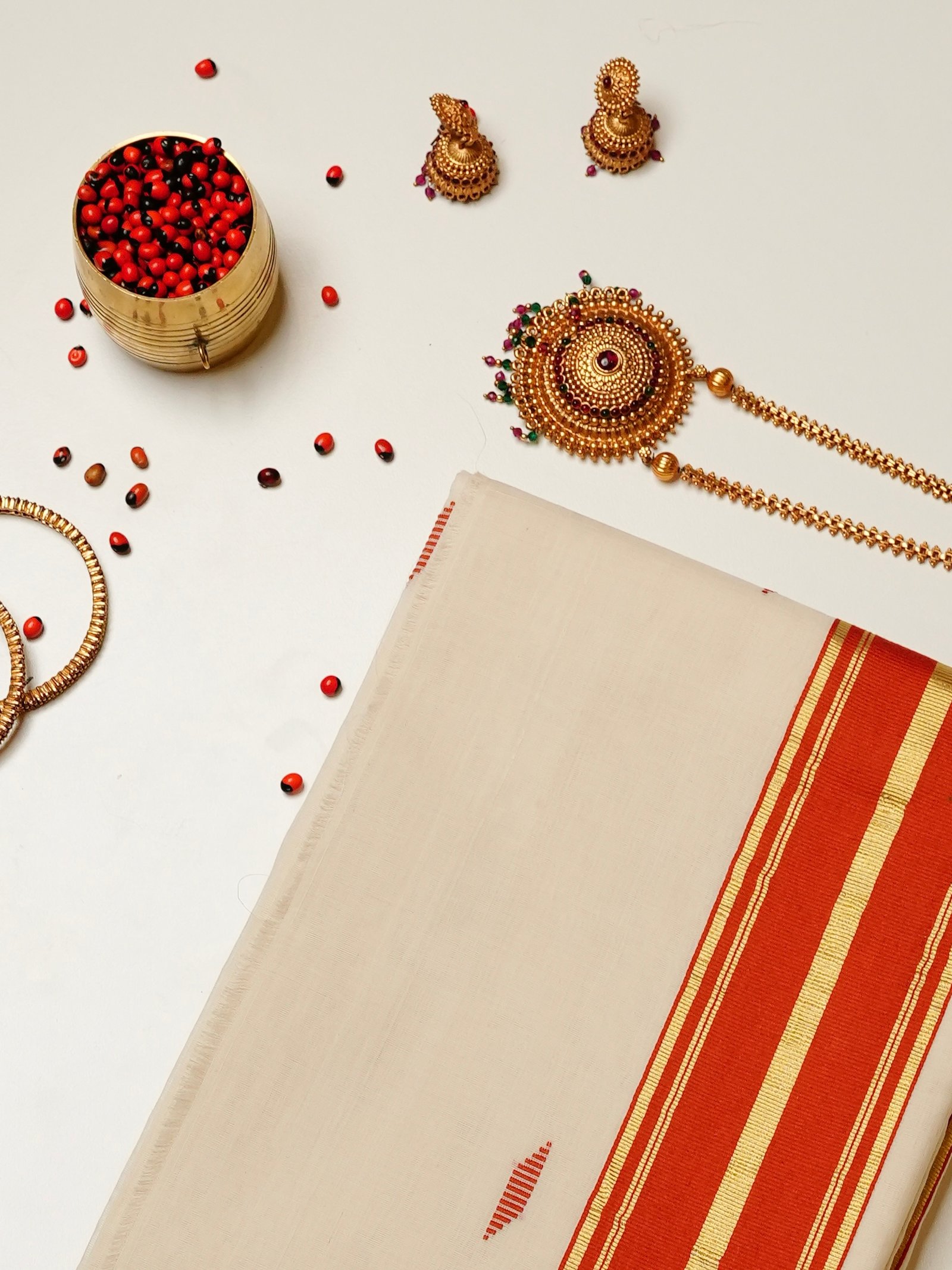 Red Motif Pure Handloom Set Saree - Image 3